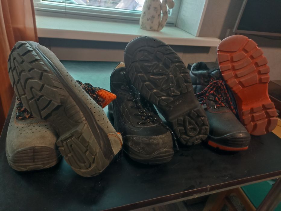 Рабочие ботинки с усиленным носком