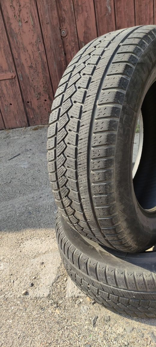 Opony zimowe z 2017r 5mm 215/65/16 Sunfull 8N