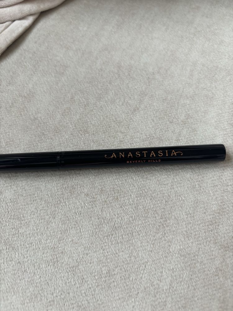 Anastasia Beverly Hills brow pen taupe pisak do brwi