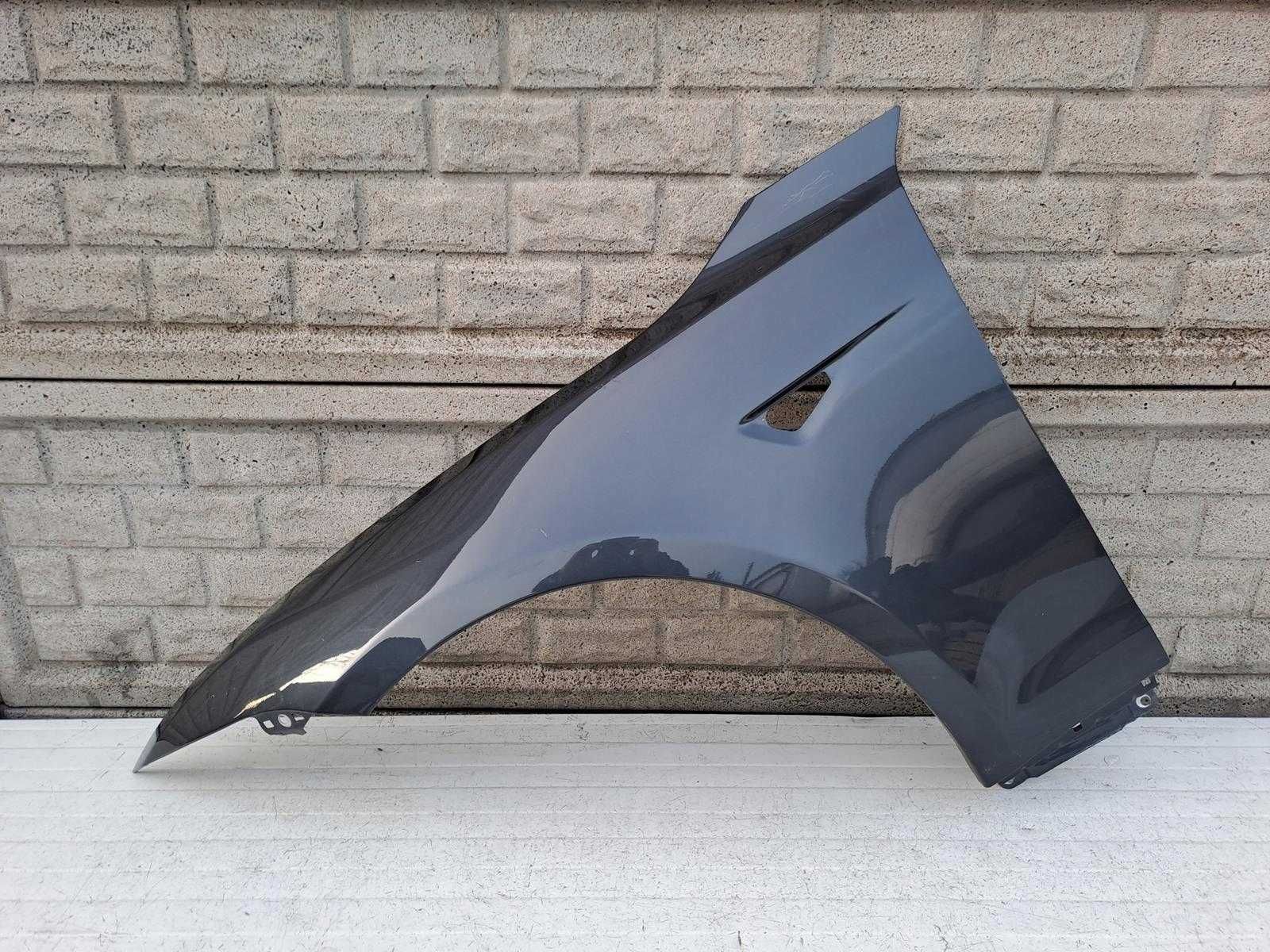 Tesla Model S - крило переднє рест дорест