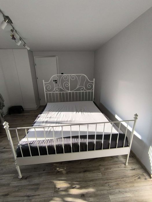 Łóżko małżeńskie