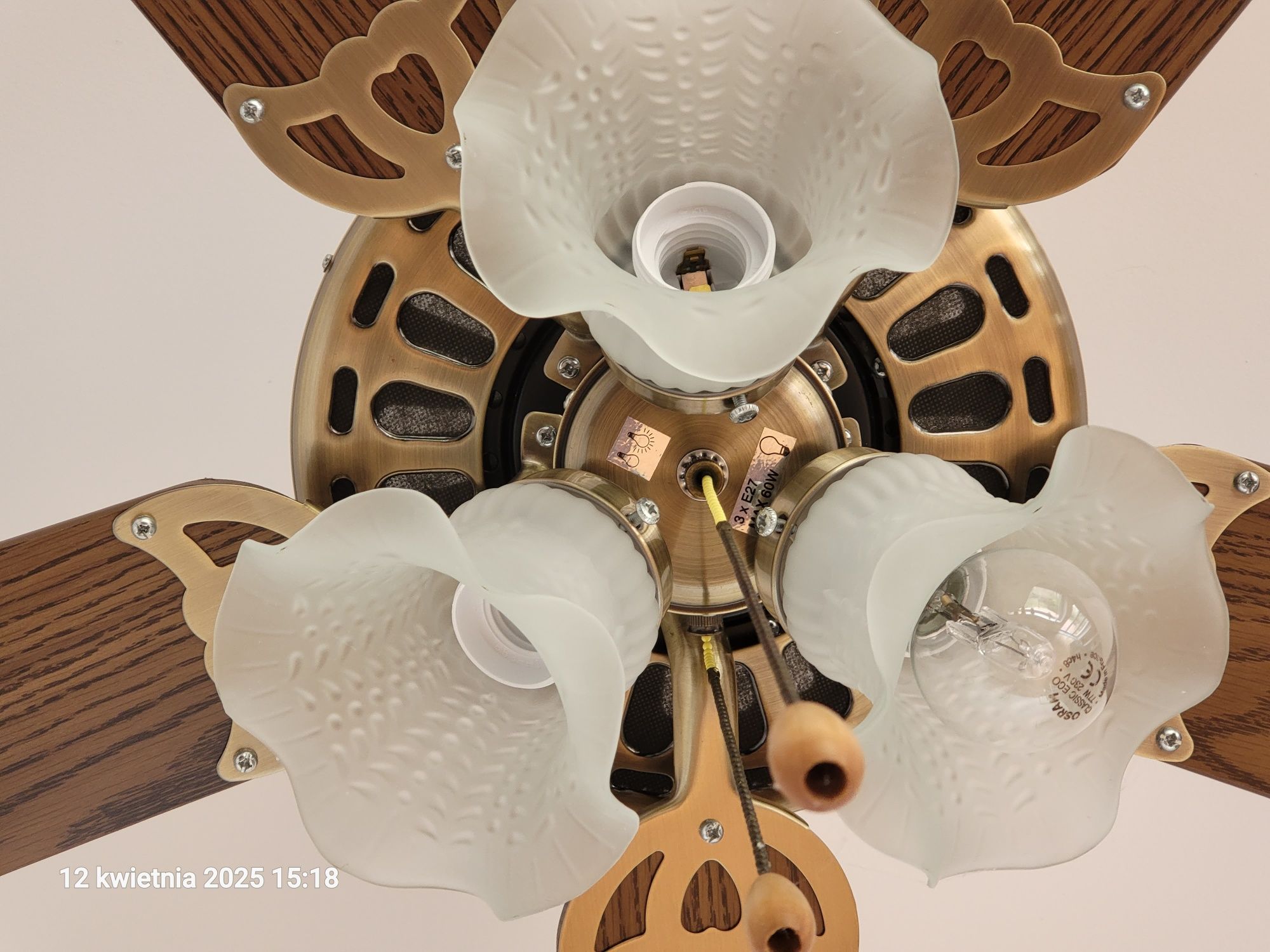 Lampa sufitowa z wiatrakiem