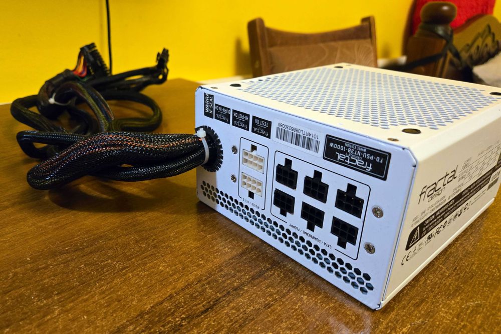 Блок живлення 1000W Fractal Design Newton R3 1000W 80+ Platinum 135mm.