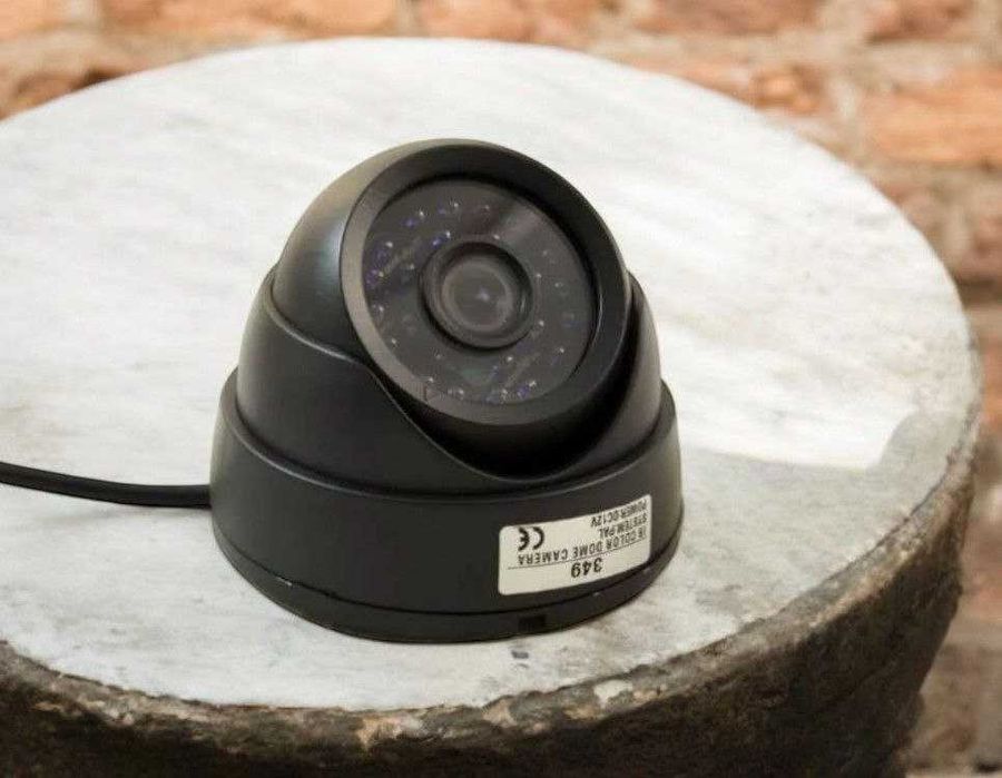 Кольорова камера відеоспостереження