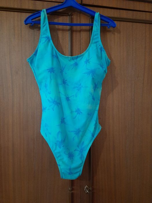 Купальник сплошной 52 р.