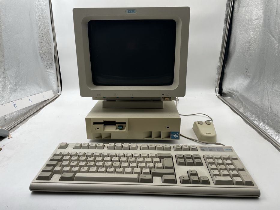 computador vintage IBM ps1