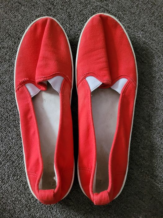 Кеди, макасини 41р червоні