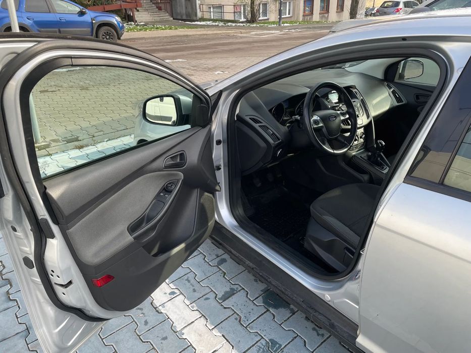 Ford Focus II właściciel, po wymianie rozrządu, opony wielosezonowe,