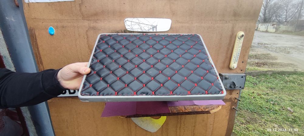 Продам обеденный столик Ман Вольво...