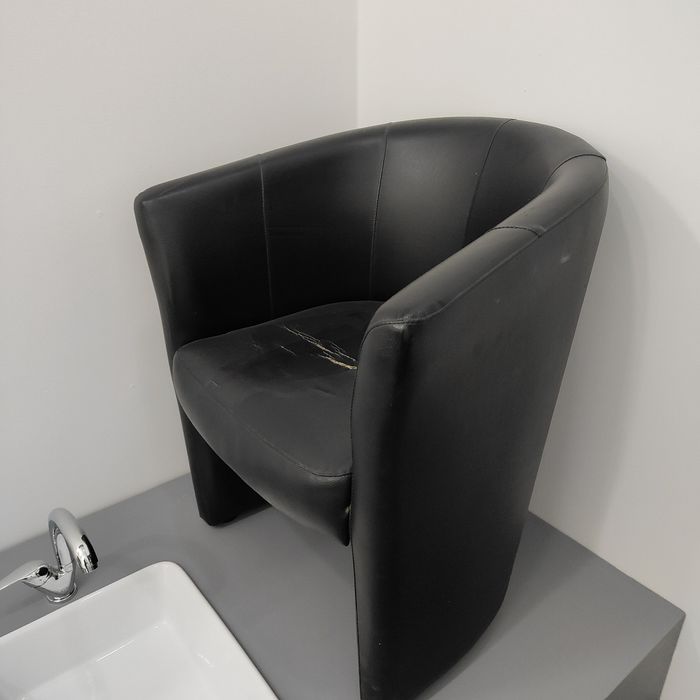 Poltronas tipo pele preta