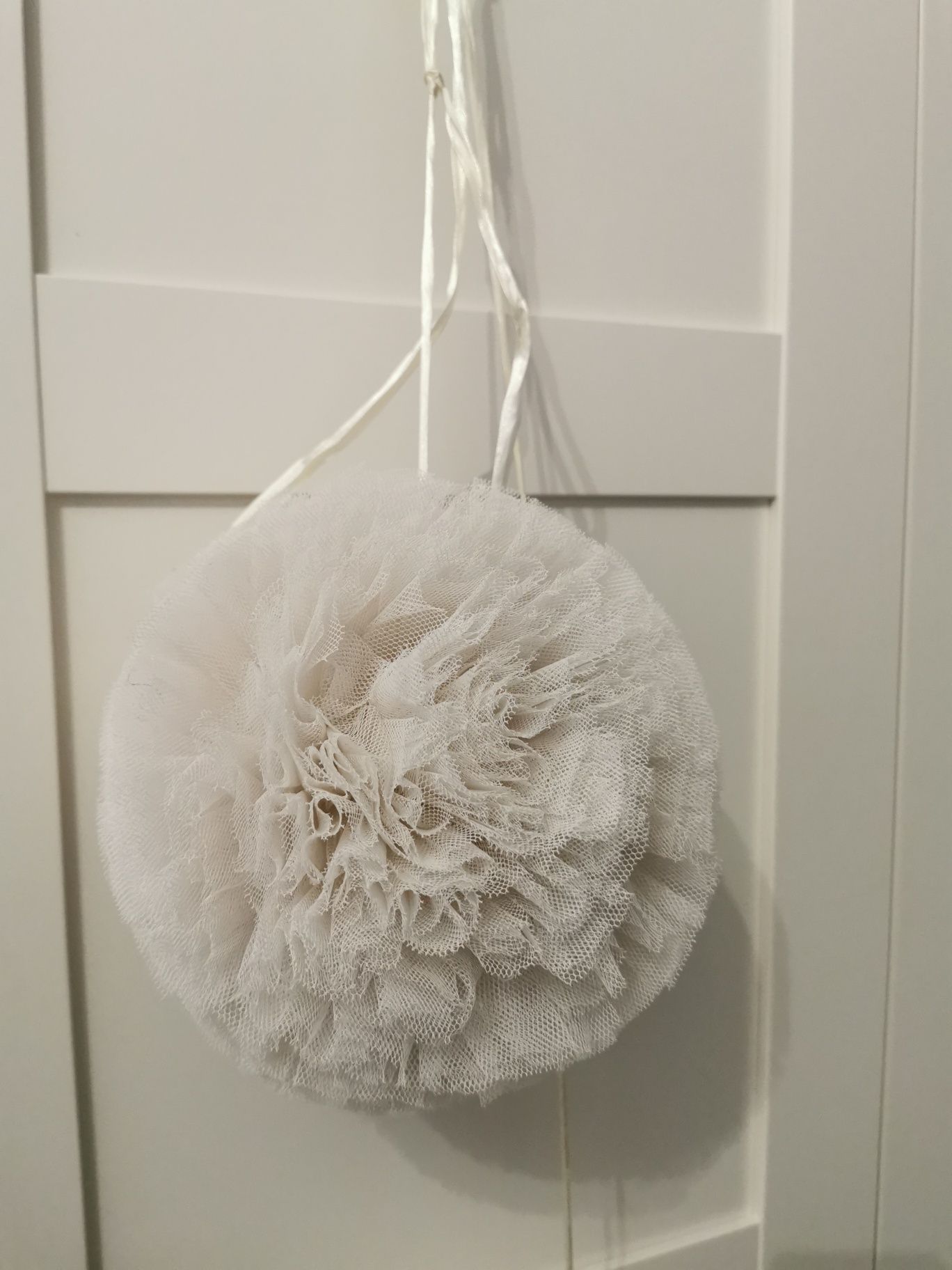 Pompon tiulowy z tiulu kolor biały 22 cm