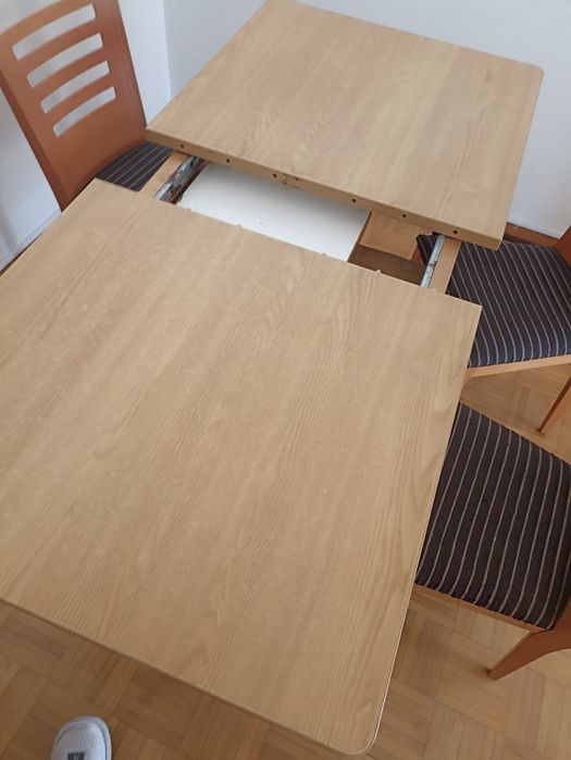 Mesa extensível+ 4 cadeiras