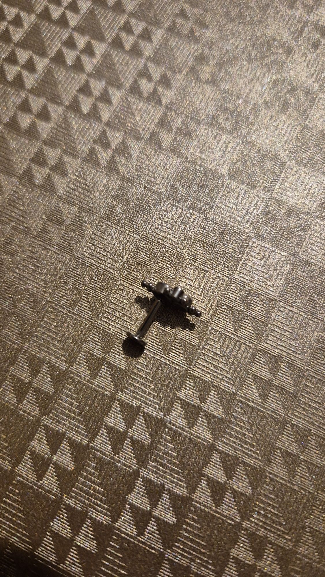 Piercing de orelha em titânio