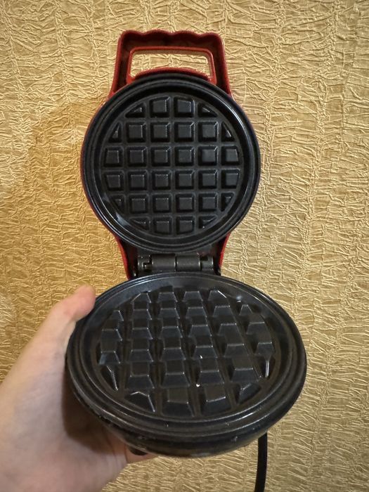 Вафельница червона