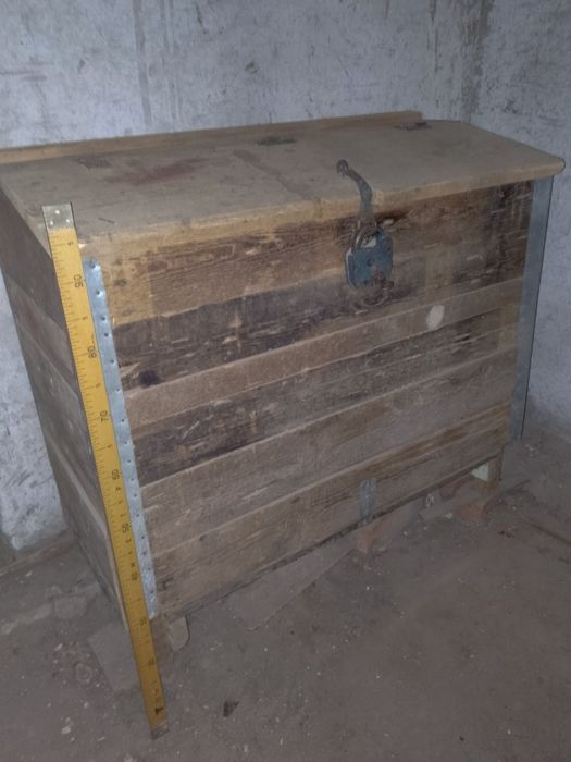 Продається ящик для сипучих сумішей.