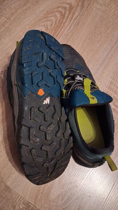 Buty turystyczne Quechua.
