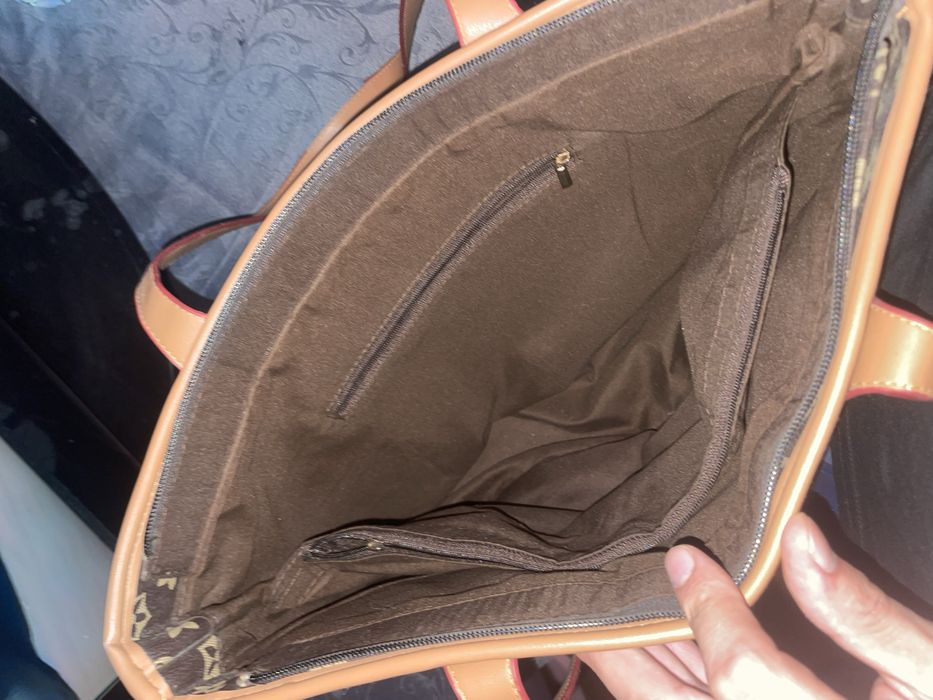 Mala estilo monograma(imitação) bom estado