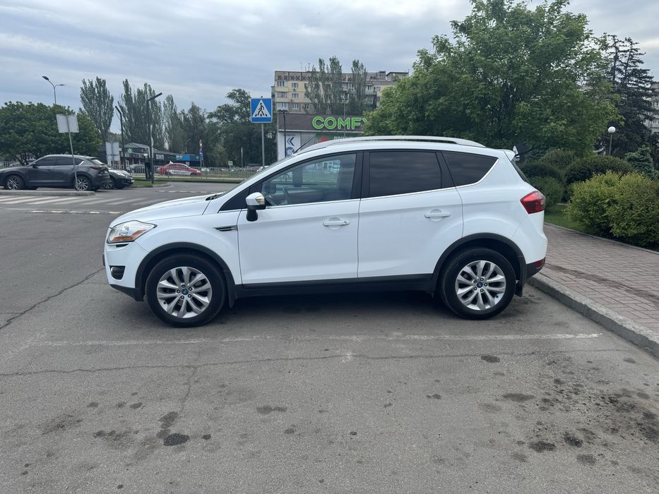 Ford Kuga 2010 2.5 АКПП