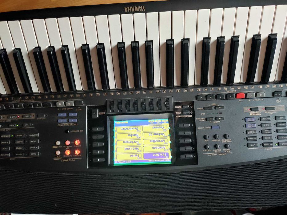 Yamaha PSR 8000.