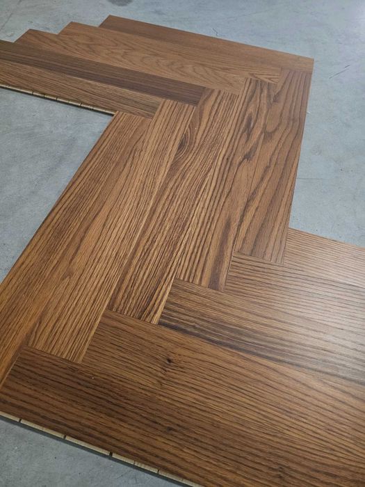 Jodełka klasyczna dąb czerwony lakier 10x65x480 (59 m2)
