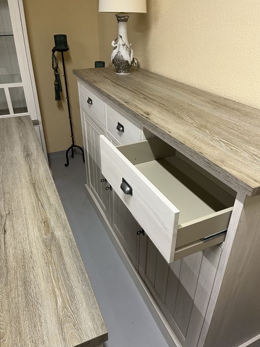 Nowoczesna jadalnia jak nowa