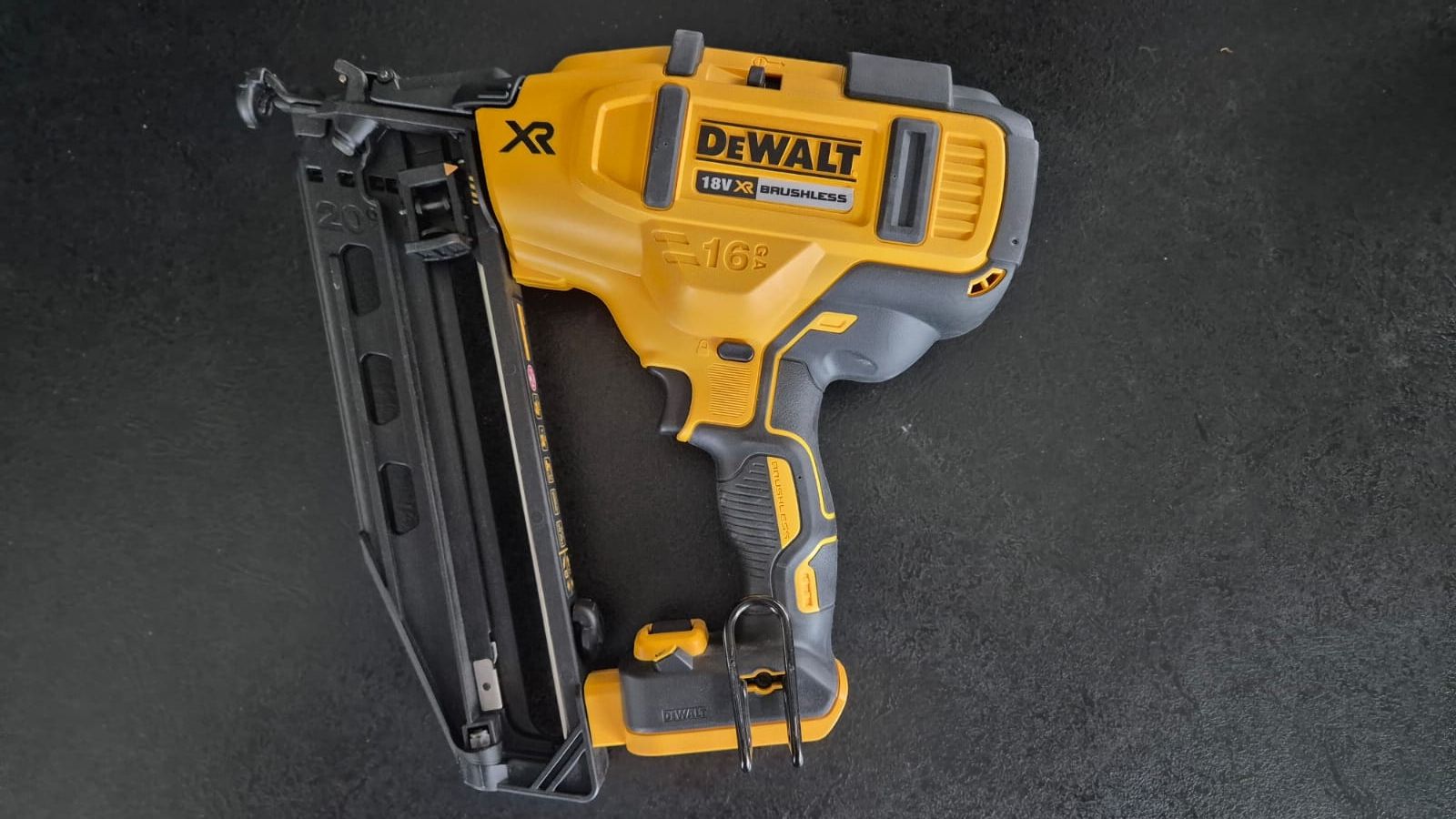 Akumulatorowa gwoździarka sztyfciarka DeWALT DCN660 NOWA