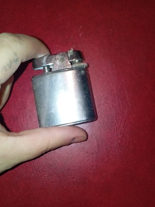 Isqueiro roson antigo não tem gás