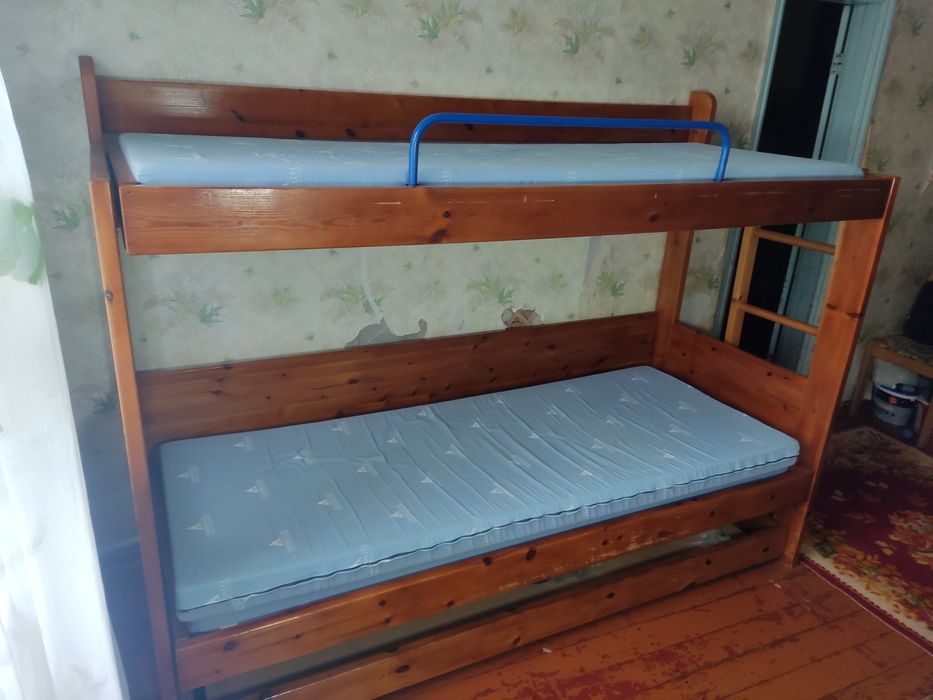 Кровать двухярусна