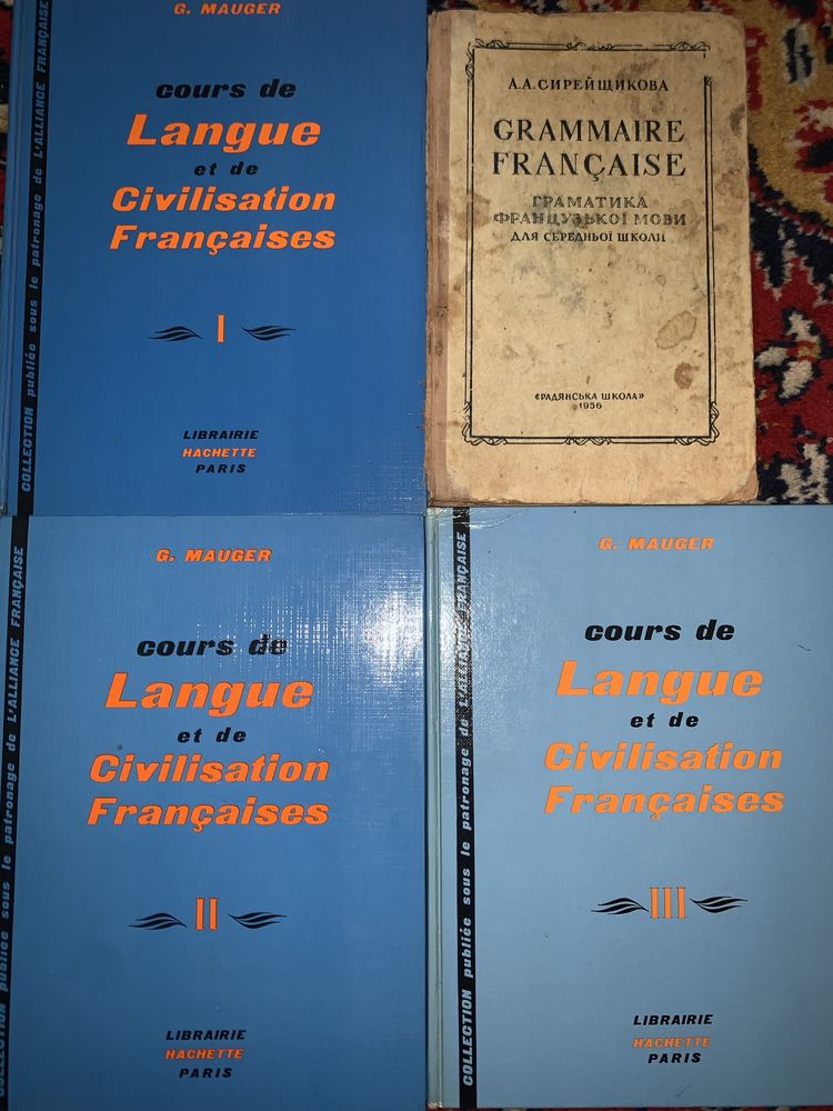 Книги ,підручники, старі й нові ,буквністичні,різні