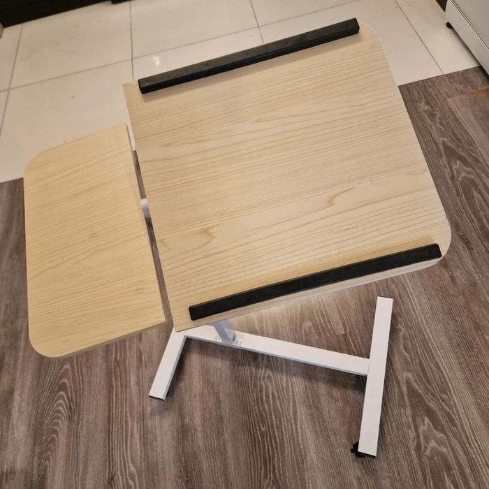 Stolik, Biurko pod laptopa