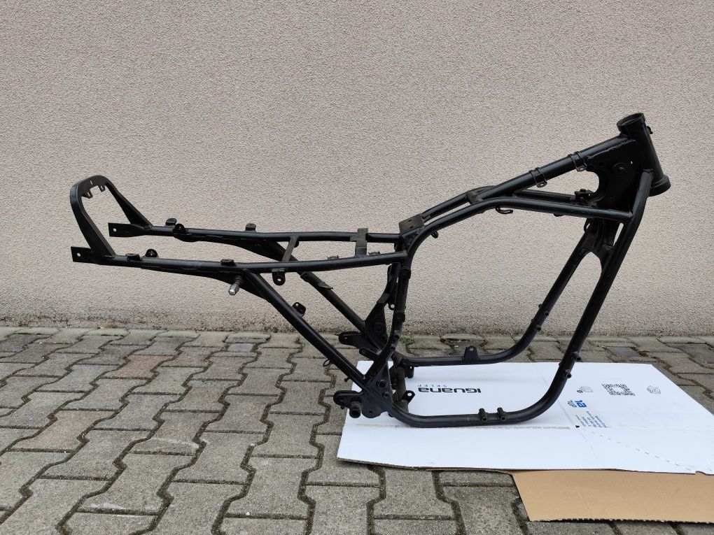 Suzuki Gsx 400 F rama z dokumentami