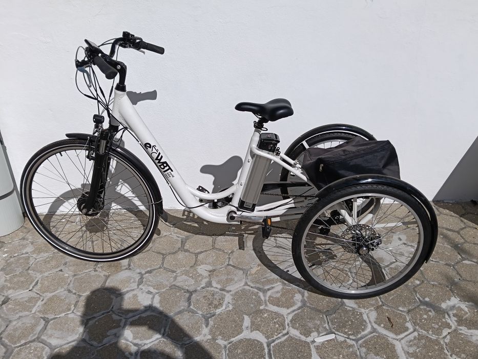 Triciclo elétrico