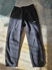 Spodnie dresowe Nike 128-137 cm 8-10 lat