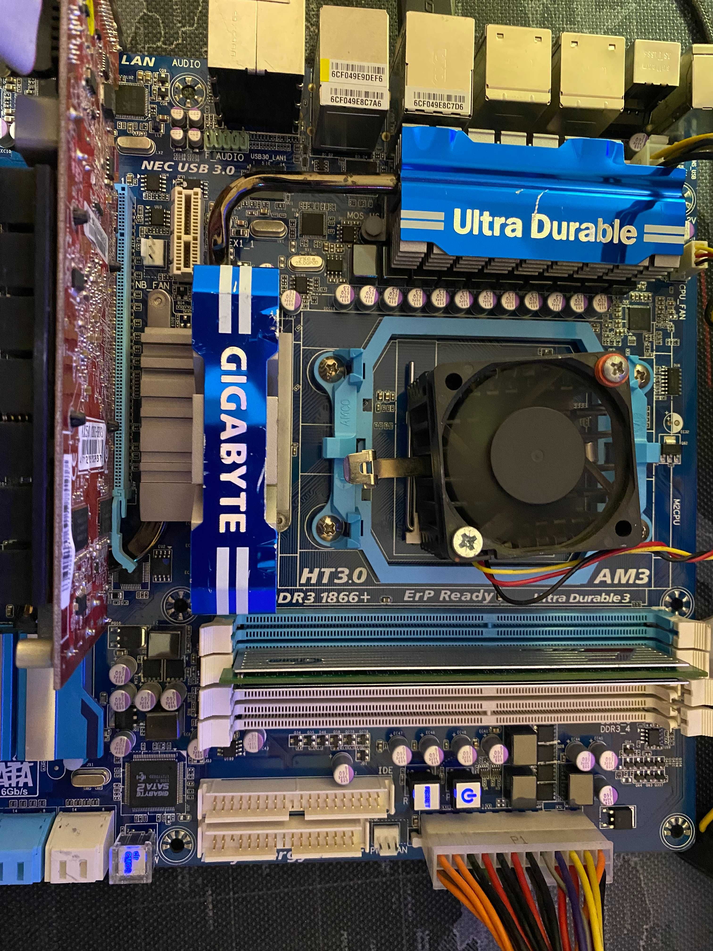 Материнська плата Gigabyte GA-890FXA-UD5 топ на AM3 сокет