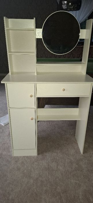 Sprzedam nowa toaletkę.