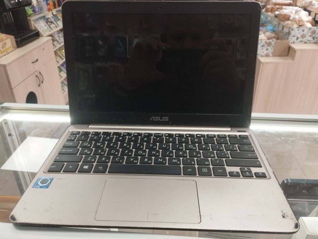 Ноутбук asus r209h по запчастинам