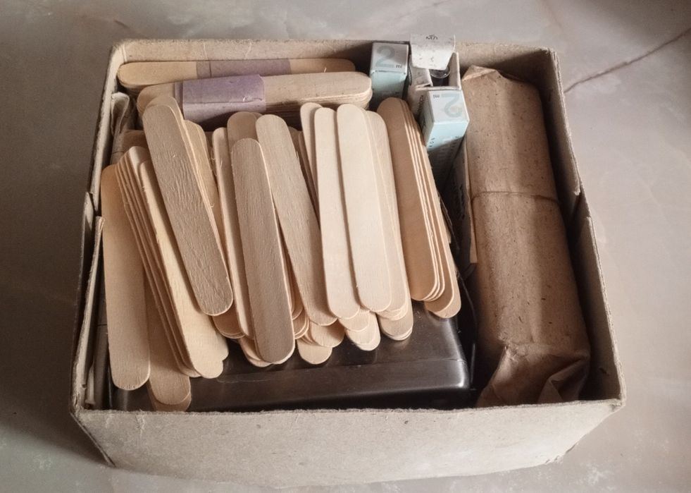 Голки шприци шпателі скальпелі багато разові