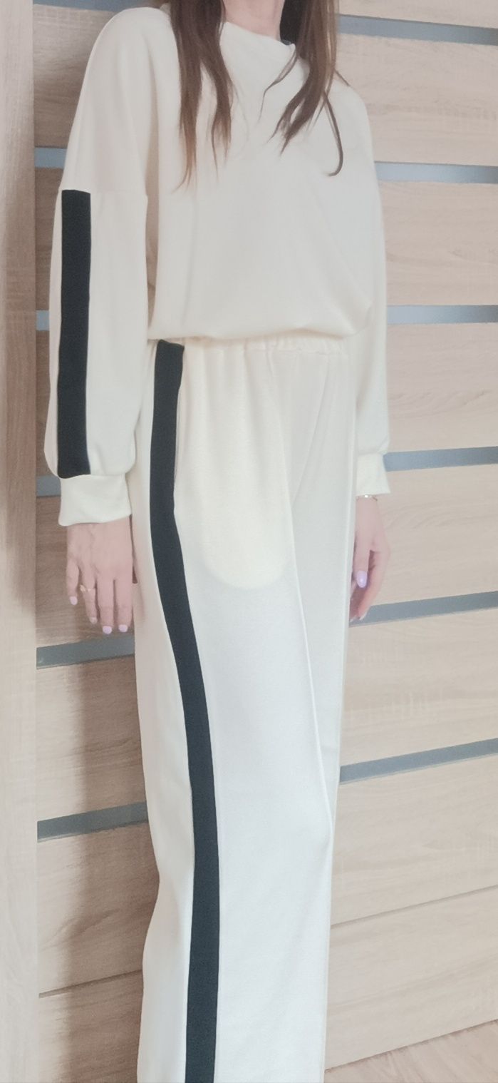 Kremowy dres masełko