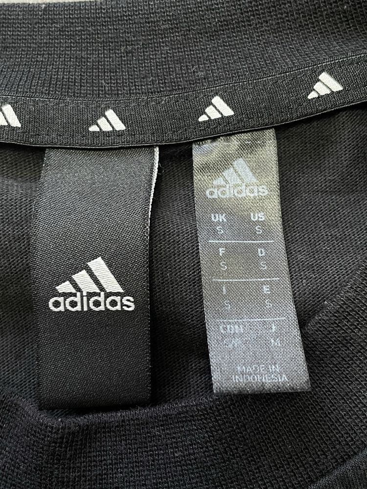 Чорна базова плотна футболка Adidas оригінал розмір S стан ідеал