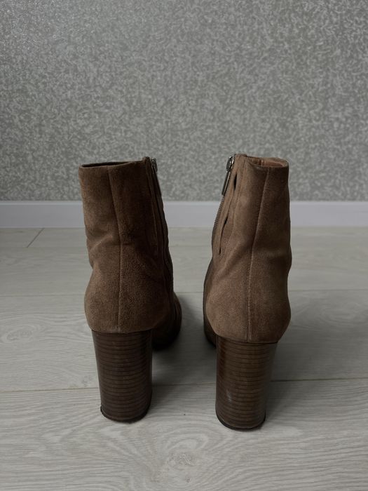 Замшеві ботильйони 37 р Ryłko