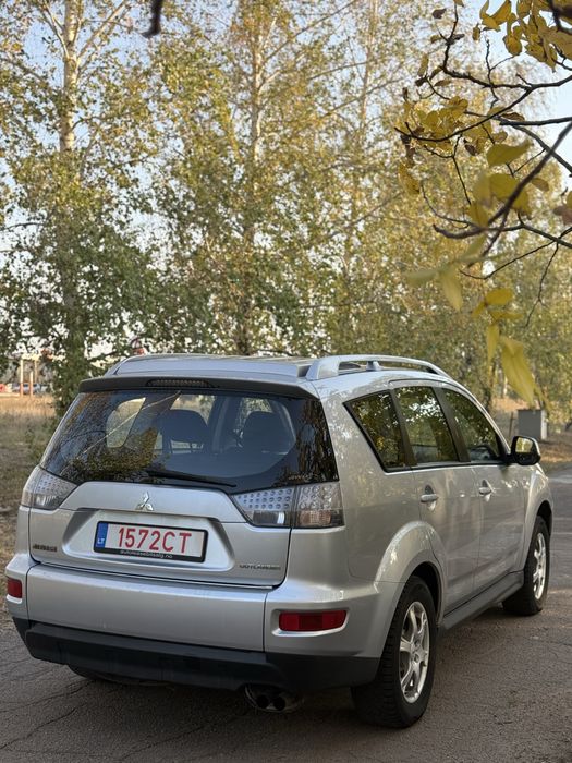 Mitsubishi Outlander 2011 ГОД 2.0 дизель полный привод