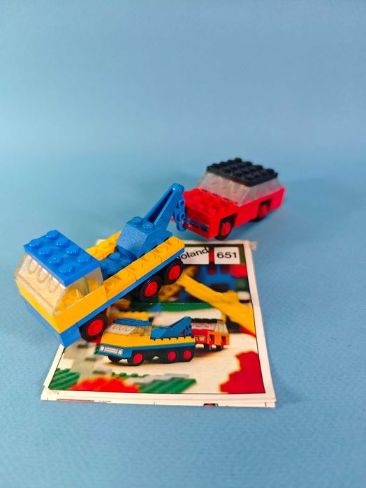 Lego 651 Tow Truck and Car