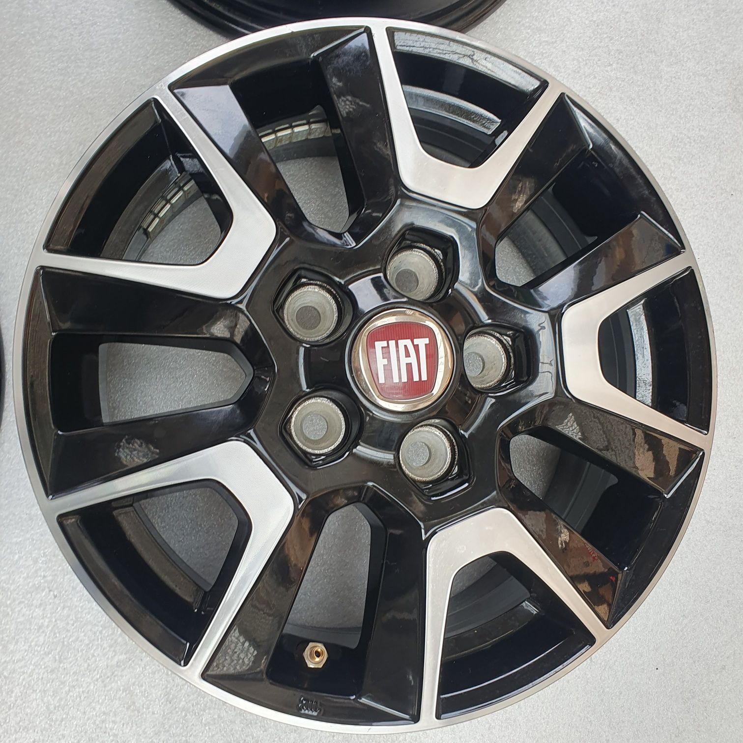 Fiat Ducato felgi aluminiowe 16cala rozstaw śrób 5x118 oryginalne