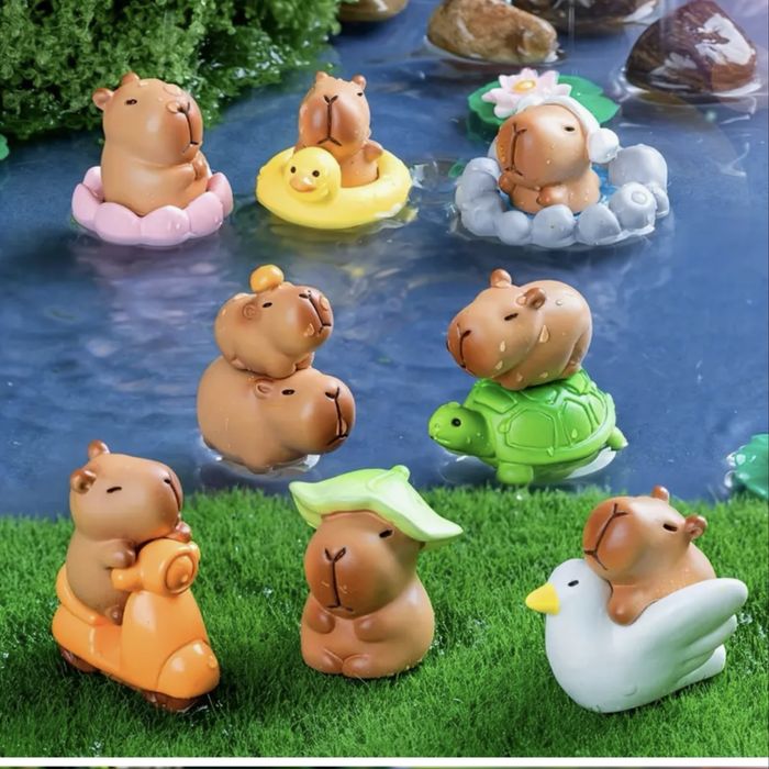 Капібара в асортименті: підвіси на телефон, фігурки адвент календаря