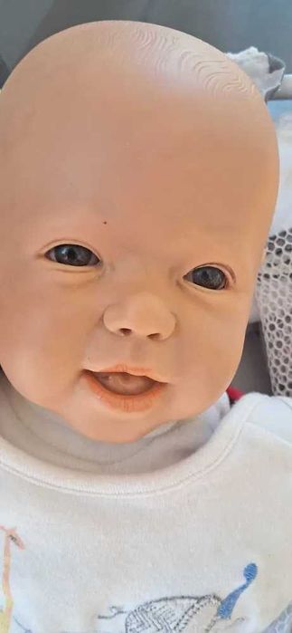 Baby reborn  50 cm com enxoval e berço.