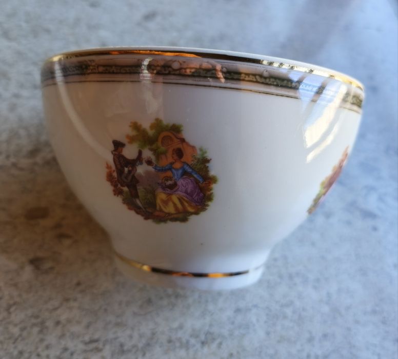 Tigela Artibus cenas românticas