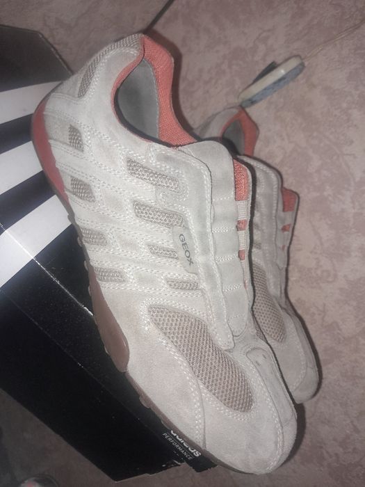 Кроссівки в новому стані недорого