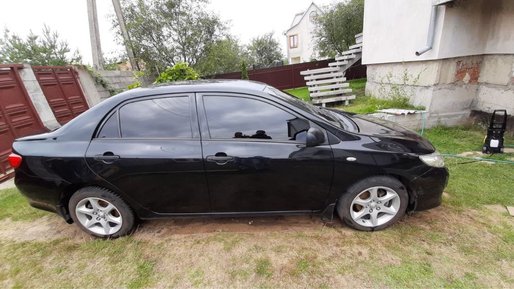 Авто тойота королла, Toyota Corolla 2010 дизель чорна