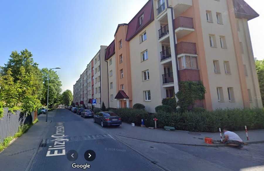 * os. Mickiewicza * 2 pokoje * obok Alfy i CENTRUM * Parter z balkonem