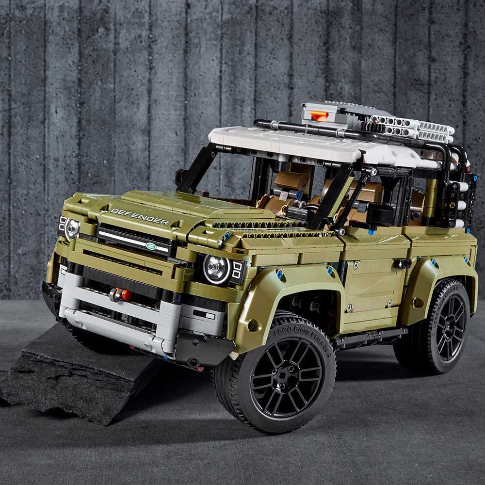 Якісний конструктор  Lego Technic Land Rover Defender.
